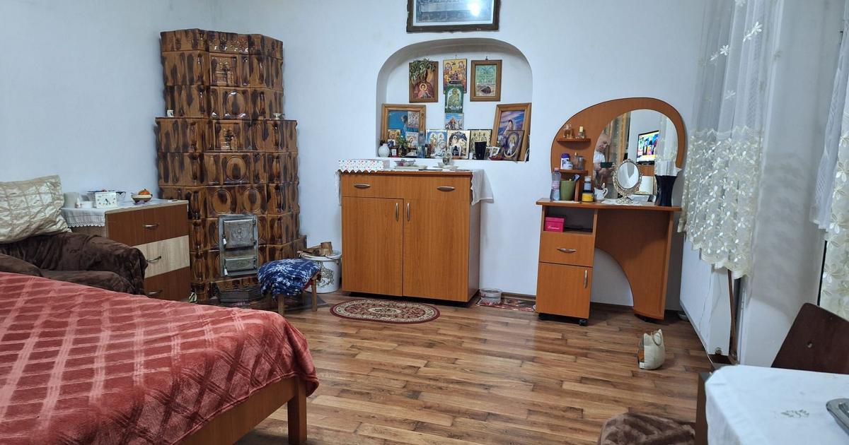 Casă cu 2 camere în zona Central, Curtea de Argeș