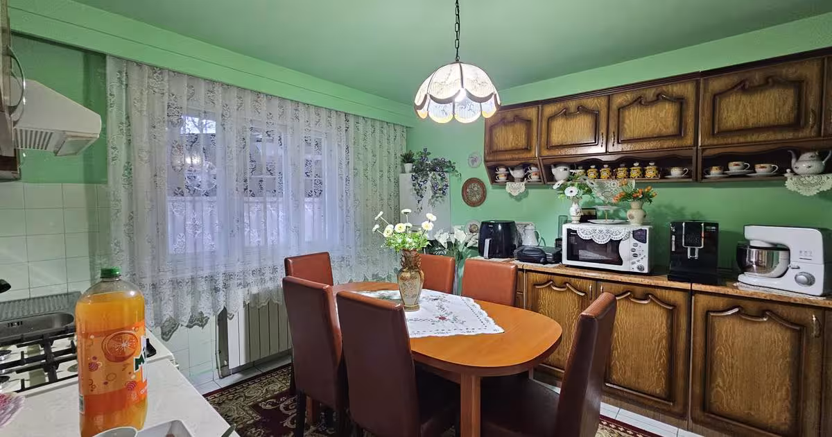 Casă 200 mp cu 6 camere în zona Călugareni, Deva