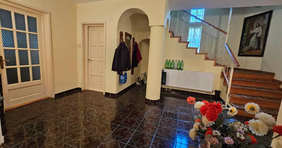 Casă 290 mp cu 6 camere în zona Decebal, Deva