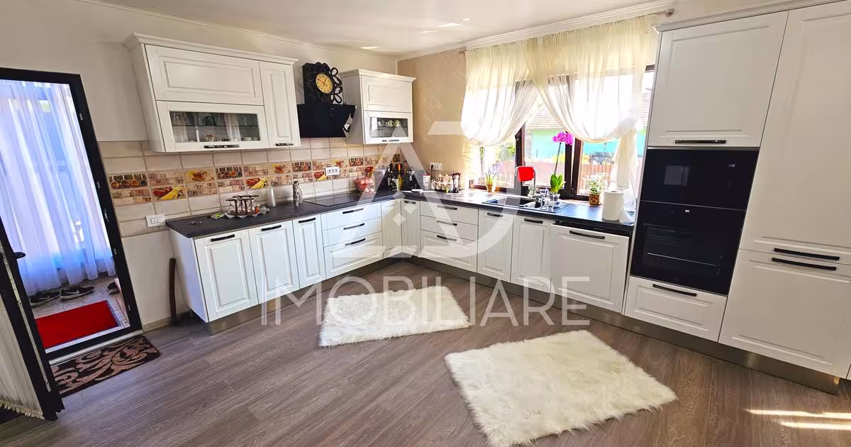 Casă cu 6 camere în Drăguțești