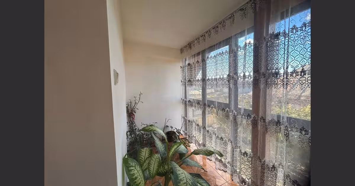 Casă 200 mp cu 8 camere în Drăguțești