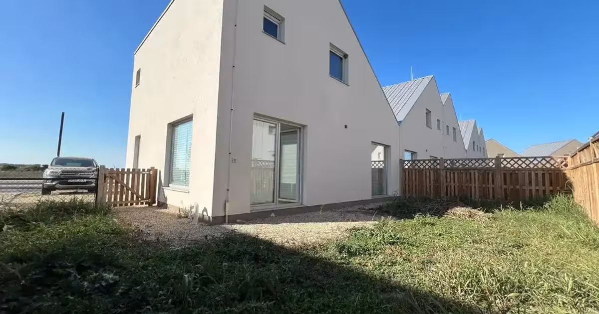 Casă cu 3 camere în Frumușani