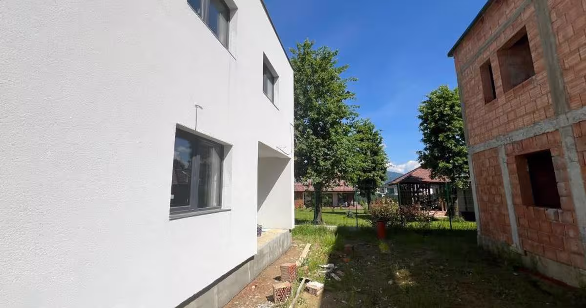 Casă cu 4 camere în Groși