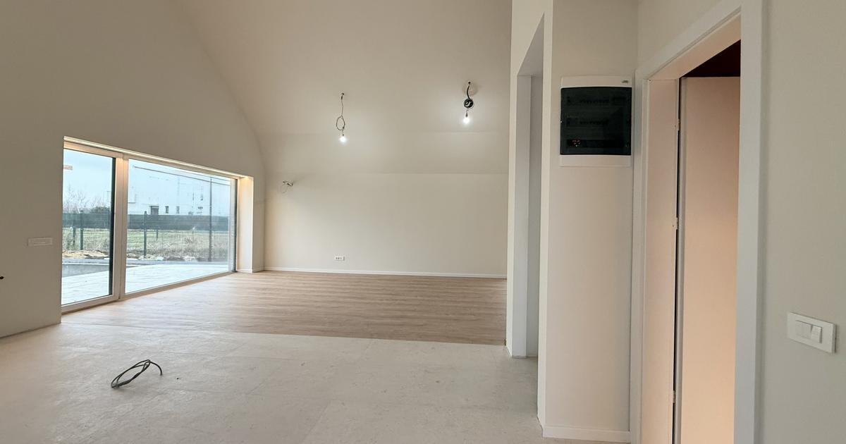 Casă 149 mp cu 4 camere în Gulia