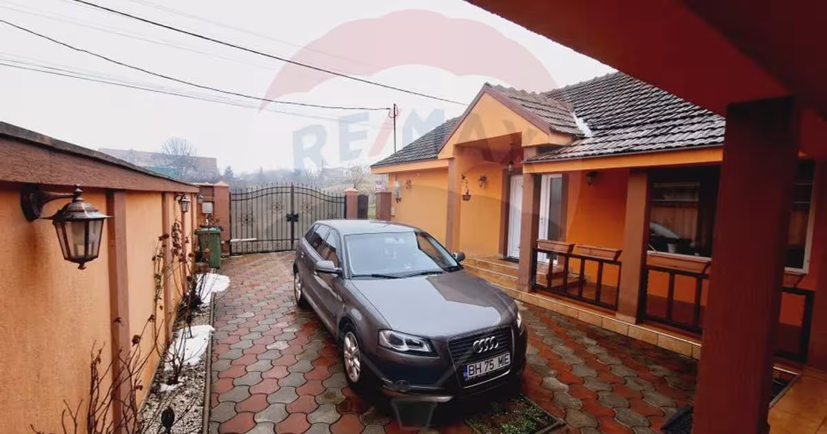 Casă cu 3 camere în Hidișelu de Sus