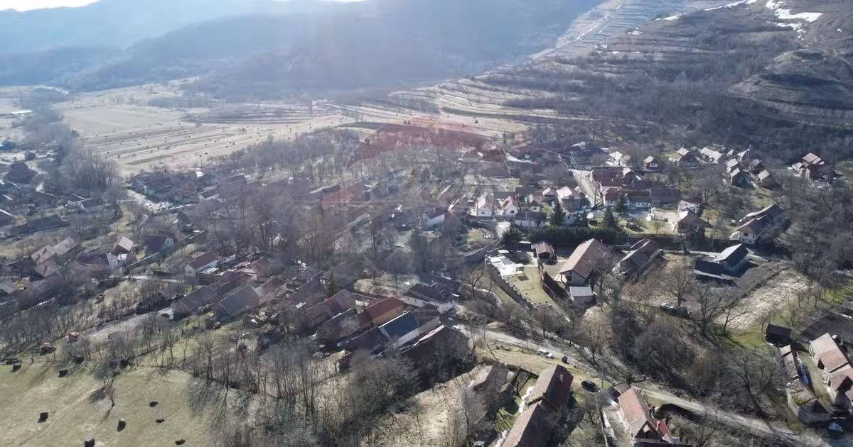 Casă cu 2 camere în Izvoarele (Livezile)