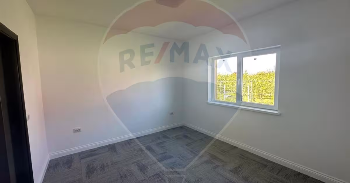 Casă cu 4 camere în Lăpușel