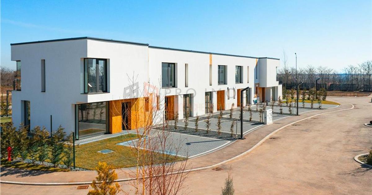 Casă 110 mp cu 4 camere în Mărăcineni