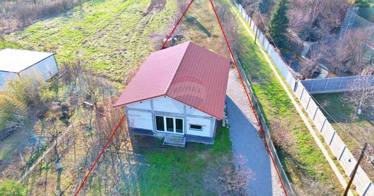 Casă cu 3 camere în Miniș