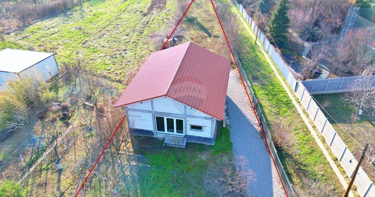 Casă cu 3 camere în Miniș