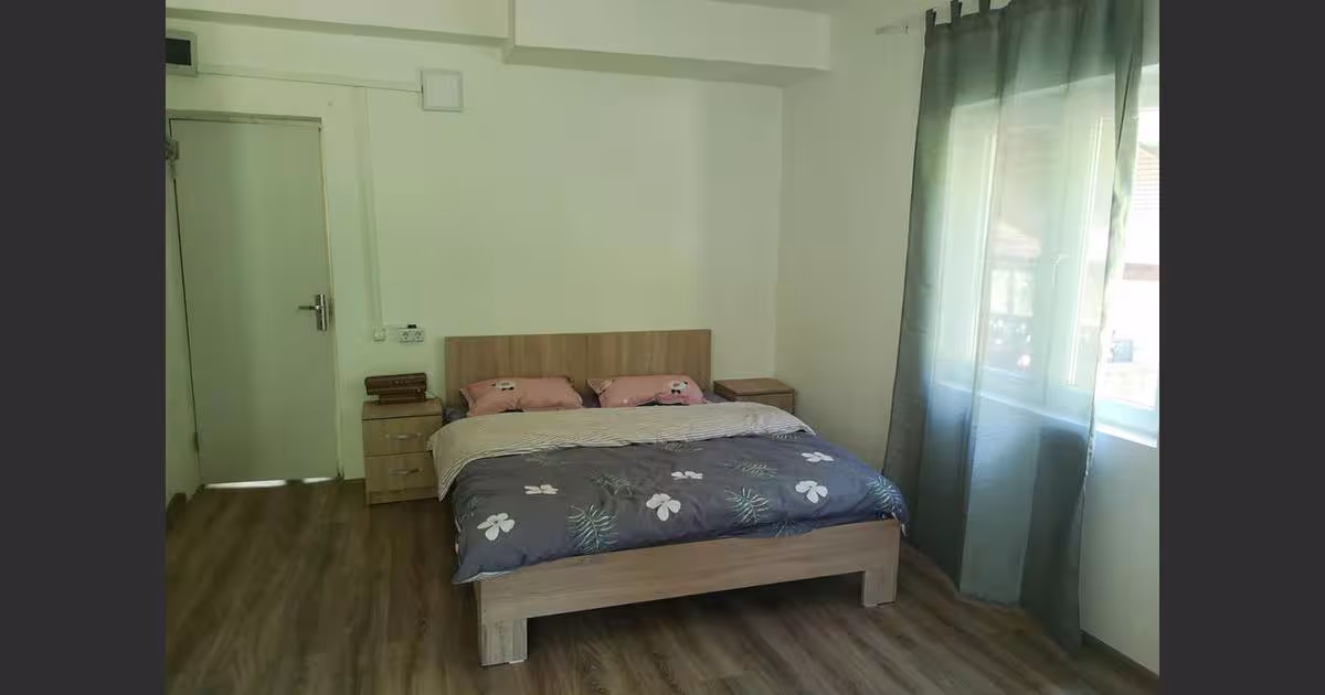 Casă 250 mp cu 9 camere în Obârșia-Cloșani