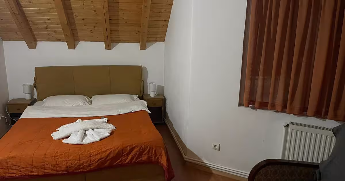 Casă cu 5 camere în Ortoaia