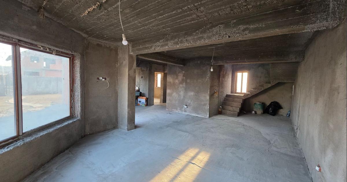 Casă 200 mp cu 4 camere în Ostrovu Corbului