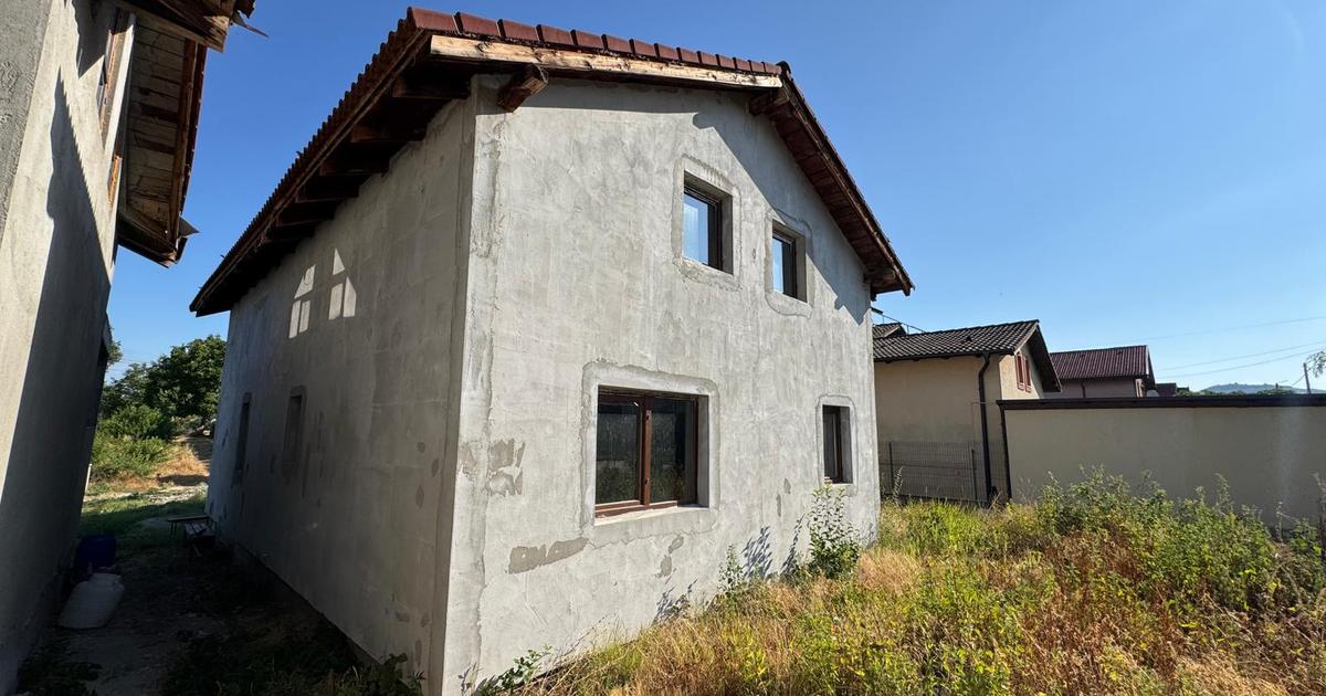 Casă 170 mp cu 4 camere în Ostrovu Corbului