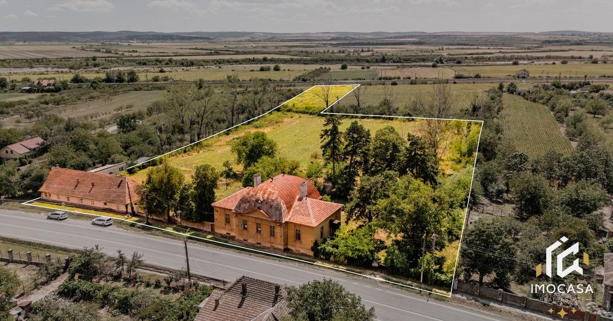 Casă cu 12 camere în Păuliș