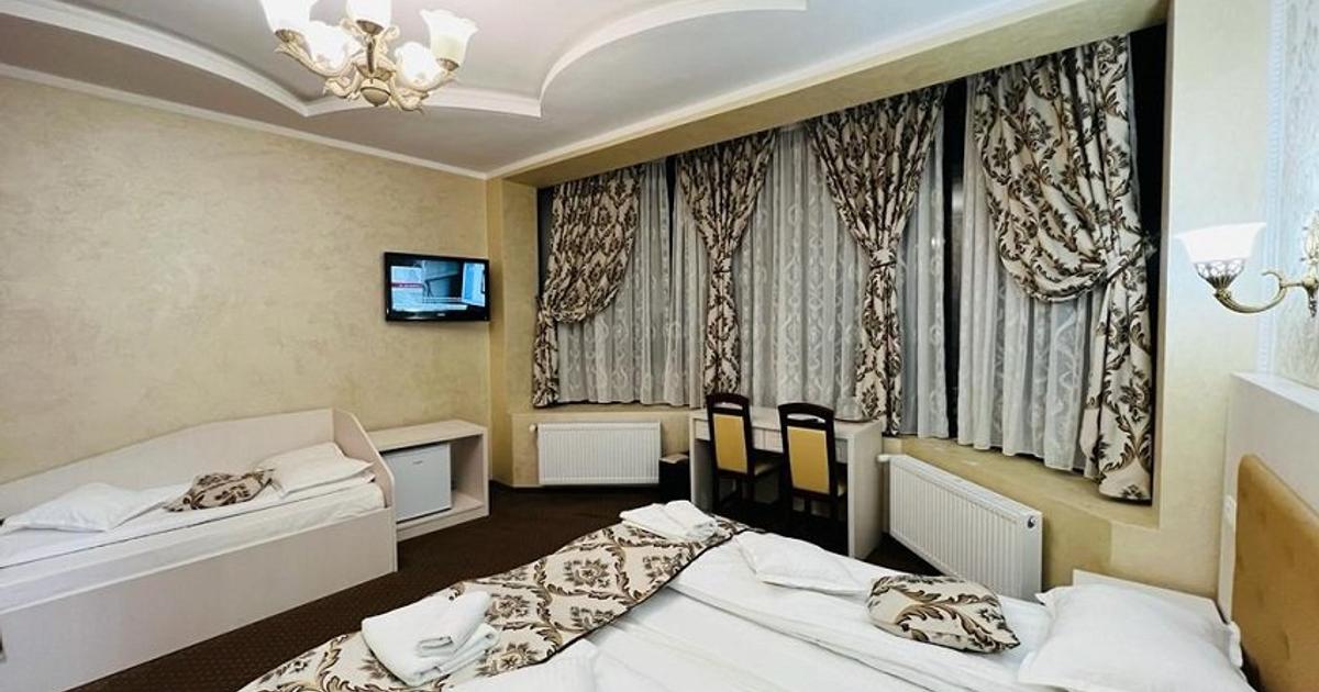 Casă 300 mp cu 9 camere în zona Exterior Vest, Piatra-Neamț