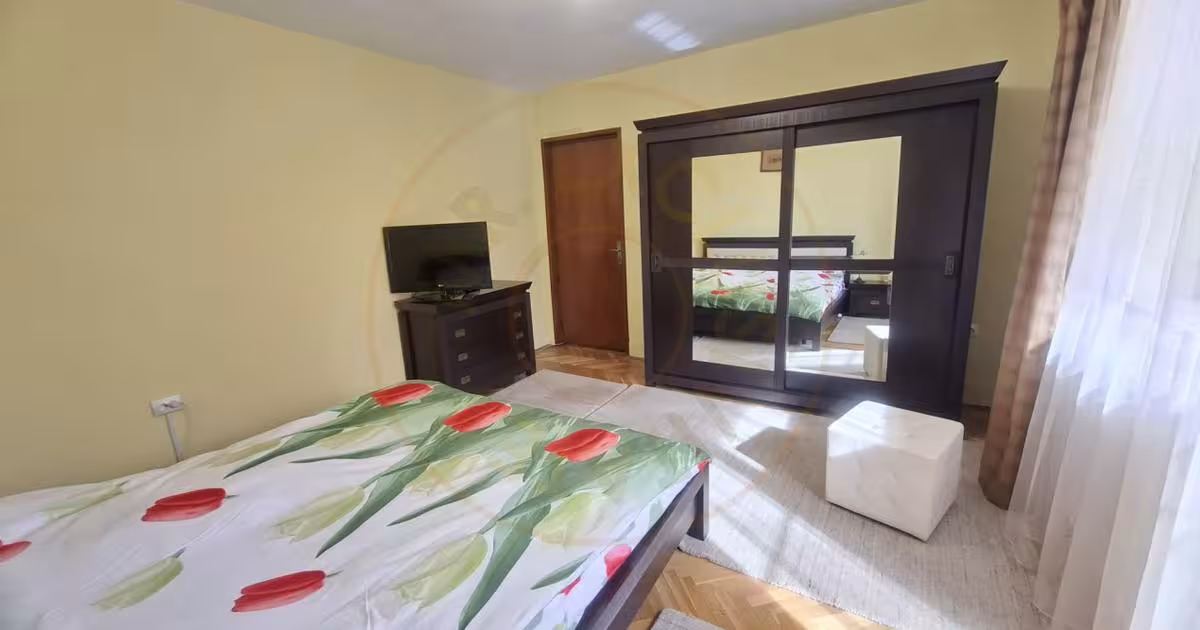 Casă cu 4 camere în zona Central, Pitești