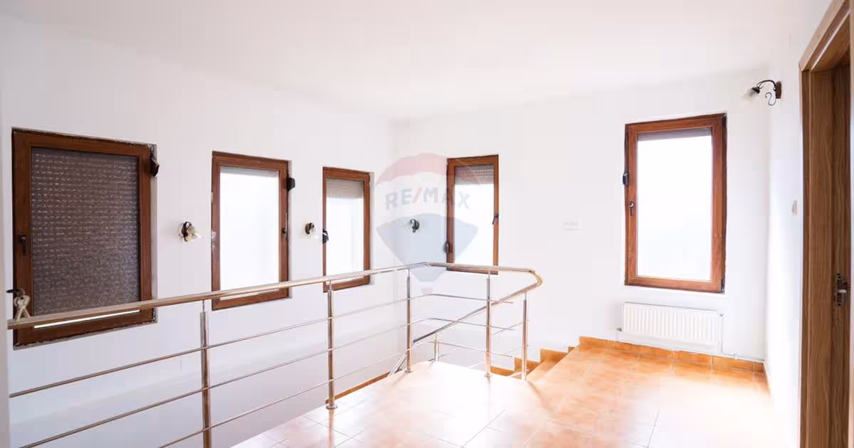 Casă cu 6 camere în zona Nord-Est, Pitești