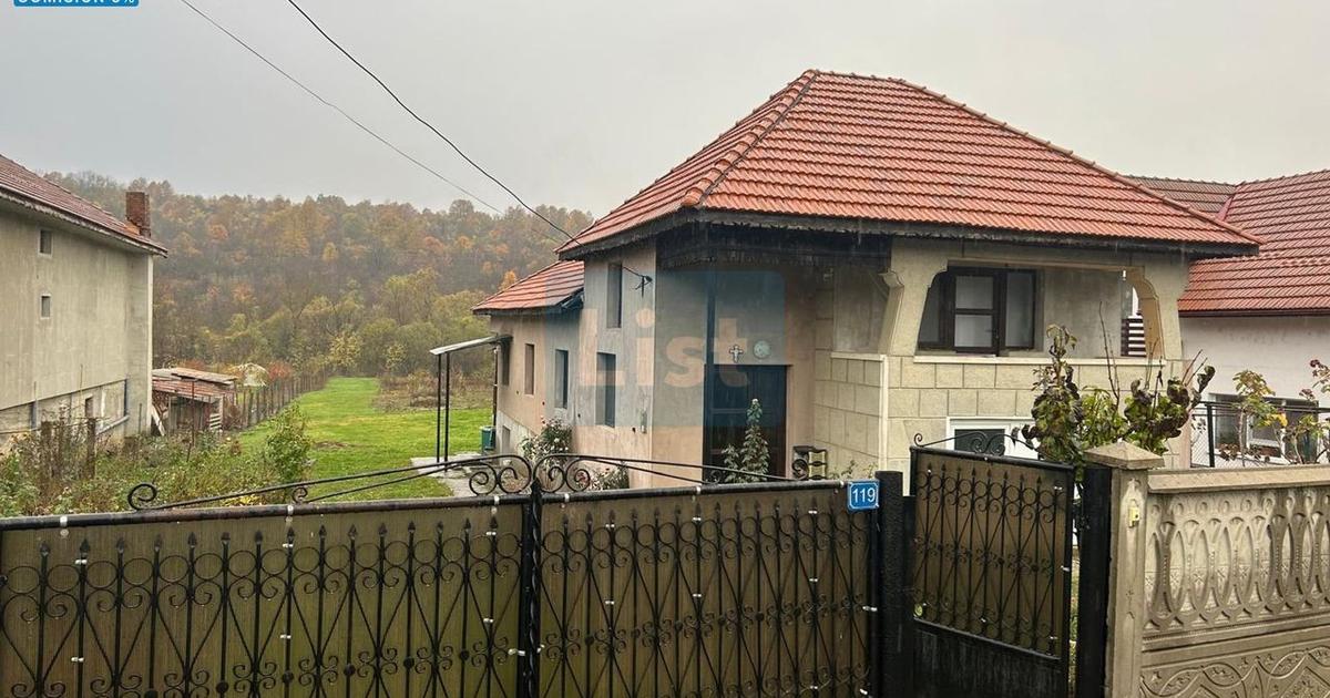 Casă 135 mp cu 3 camere în Rasova