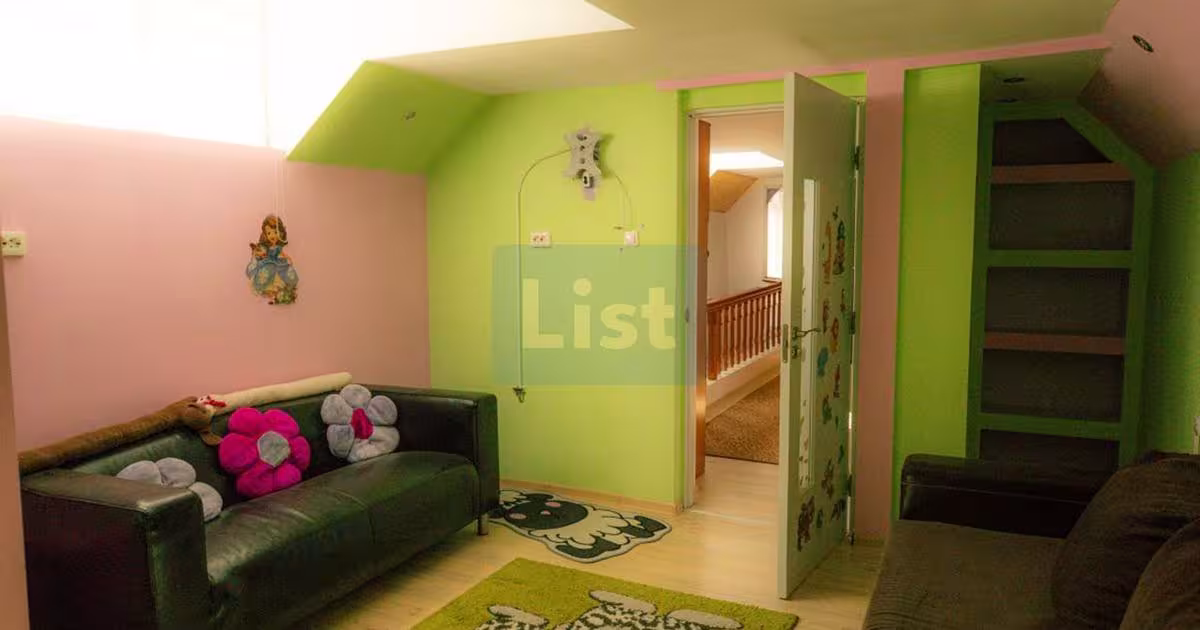 Casă 360 mp cu 7 camere în zona Centrul Civic, Reșița