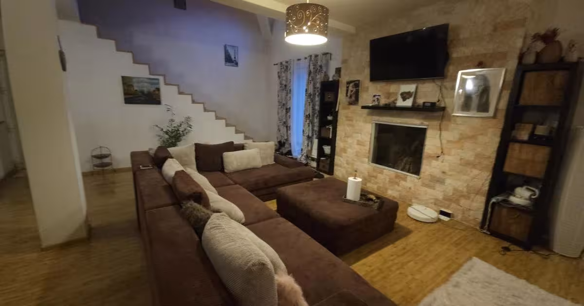 Casă cu 5 camere în Săbăreni