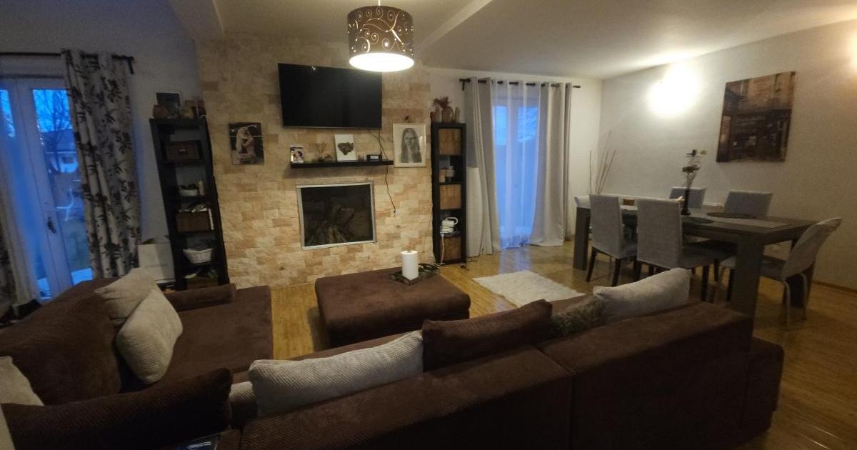 Casă cu 5 camere în Săbăreni