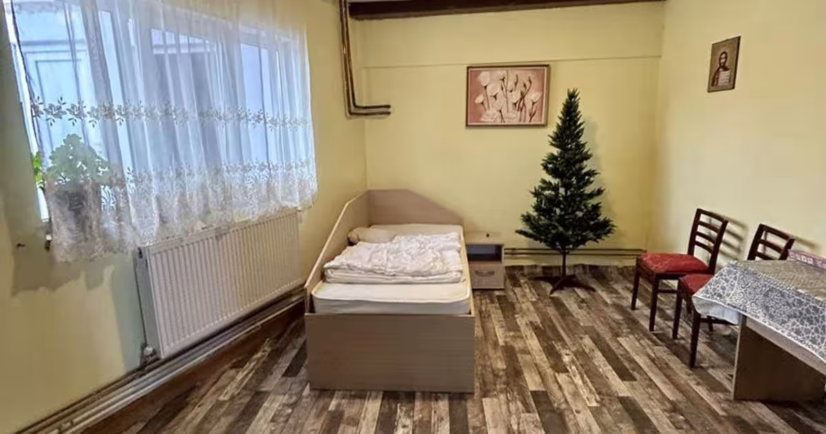 Casă cu 14 camere în Săcădat