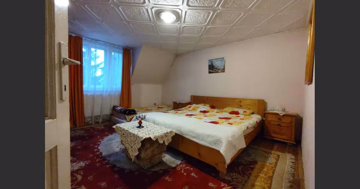 Casă 214 mp cu 7 camere în Sânmartin