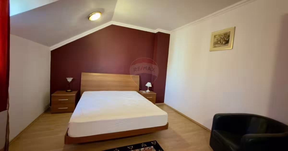 Casă cu 8 camere în Sânmartin