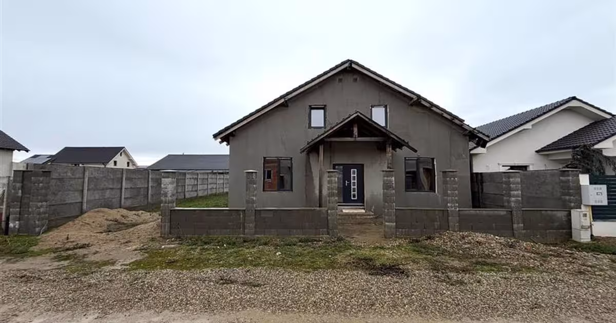 Casă 100 mp cu 4 camere în Sântandrei