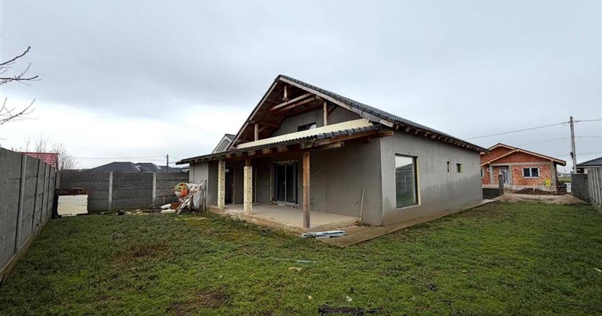 Casă cu 4 camere în Sântandrei