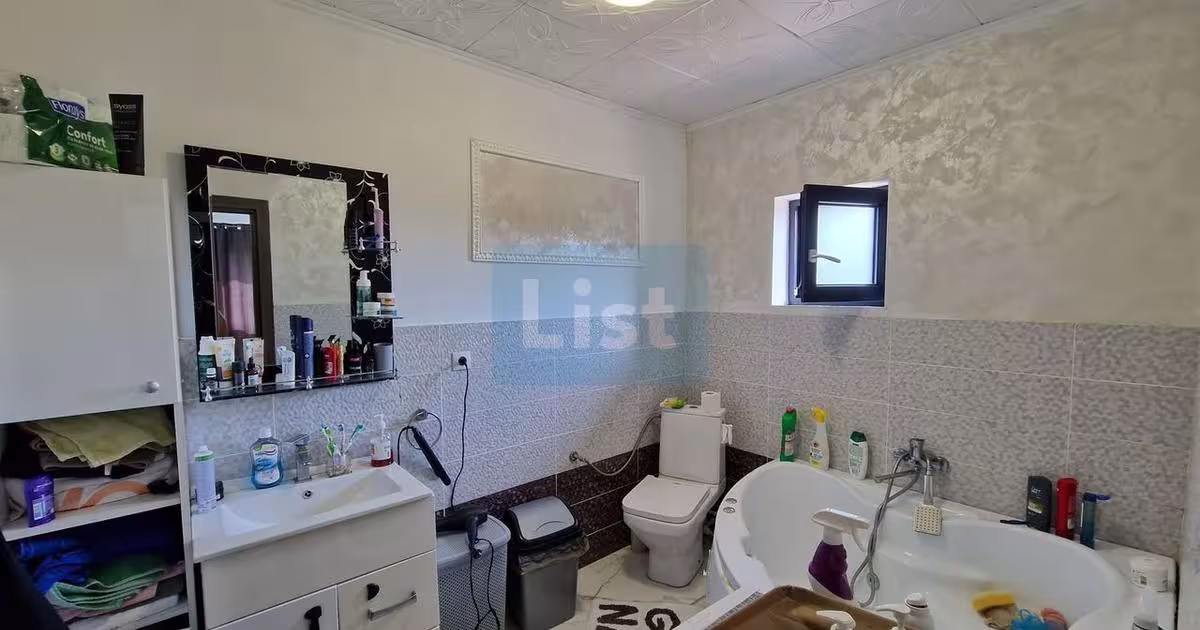 Casă 125 mp cu 5 camere în Satu Nou de Sus