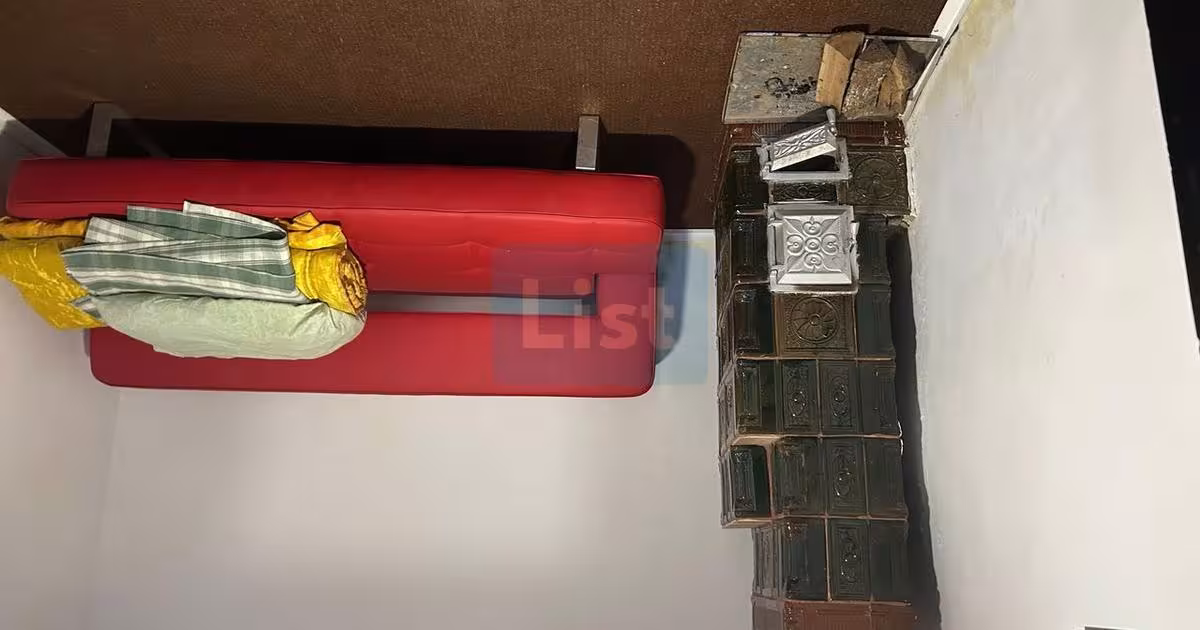 Casă 48 mp cu 2 camere în Scoarța