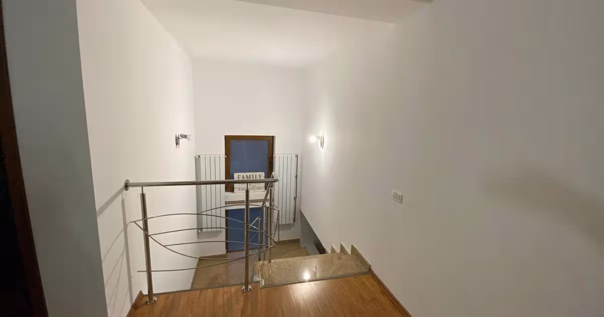 Casă 192 mp cu 4 camere în Ștefănești