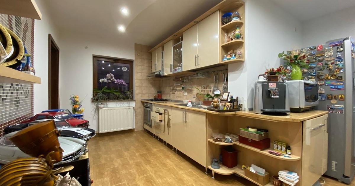 Casă 192 mp cu 4 camere în Ștefănești