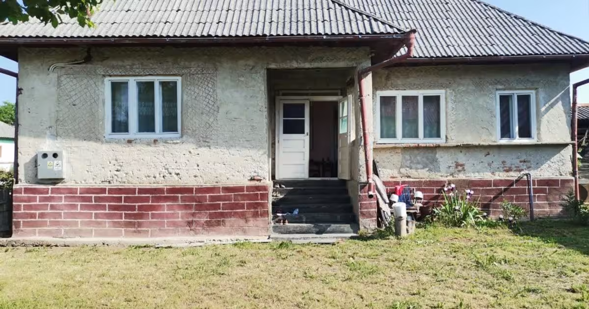 Casă 1,500 mp cu 3 camere în Suciu de Sus