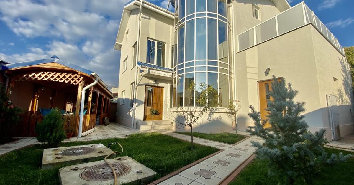 Casă 320 mp cu 4 camere în zona Micro 4, Târgoviște