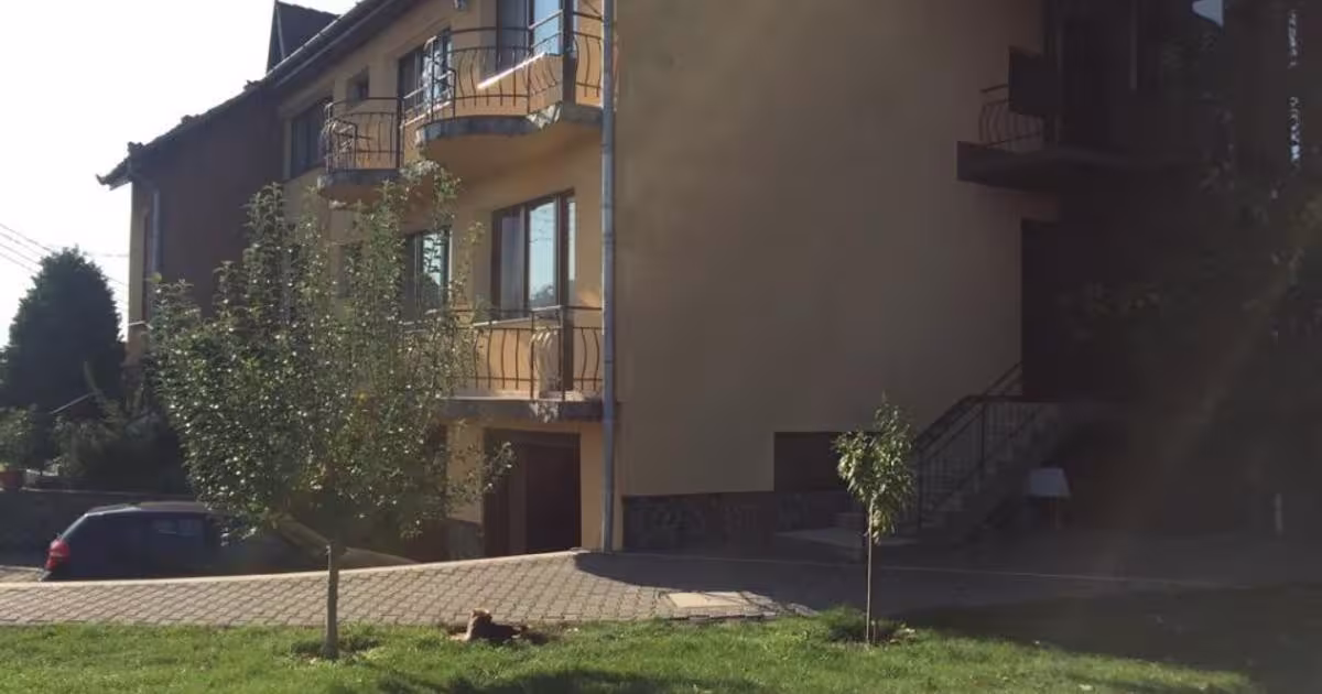 Casă 1,200 mp cu 8 camere în zona Nord, Târgu Mureș