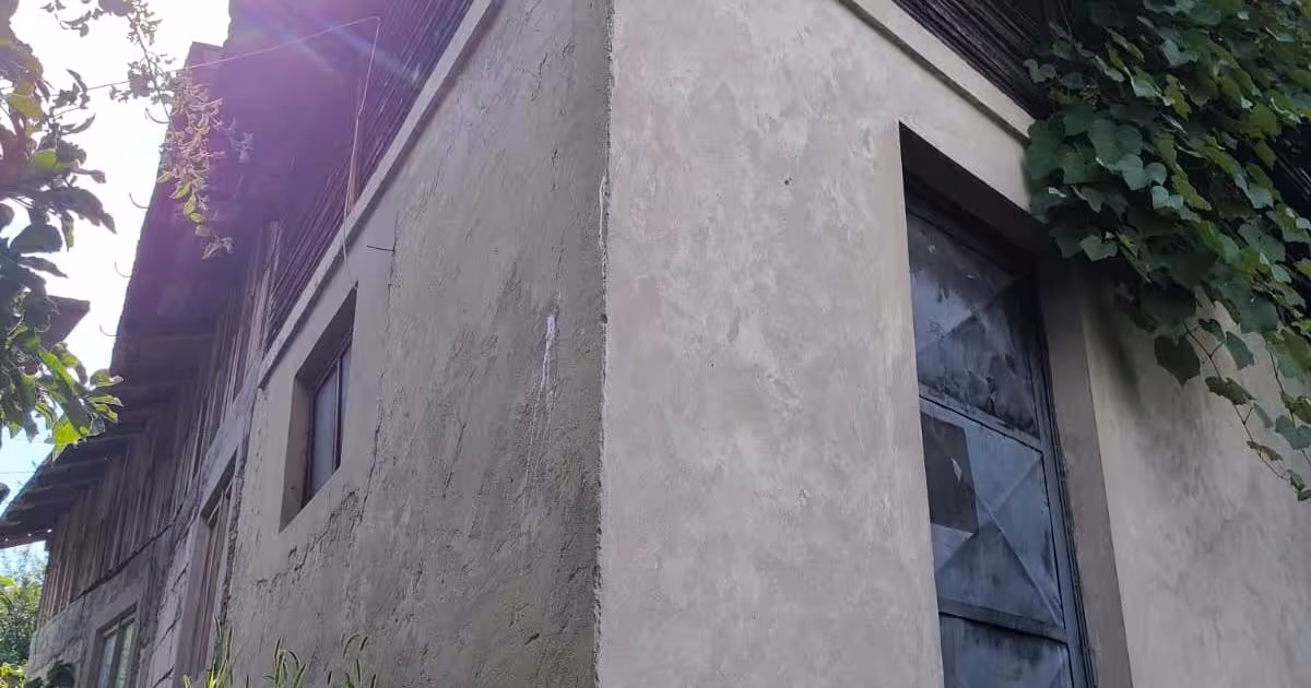 Casă 250 mp cu 3 camere în Teișani