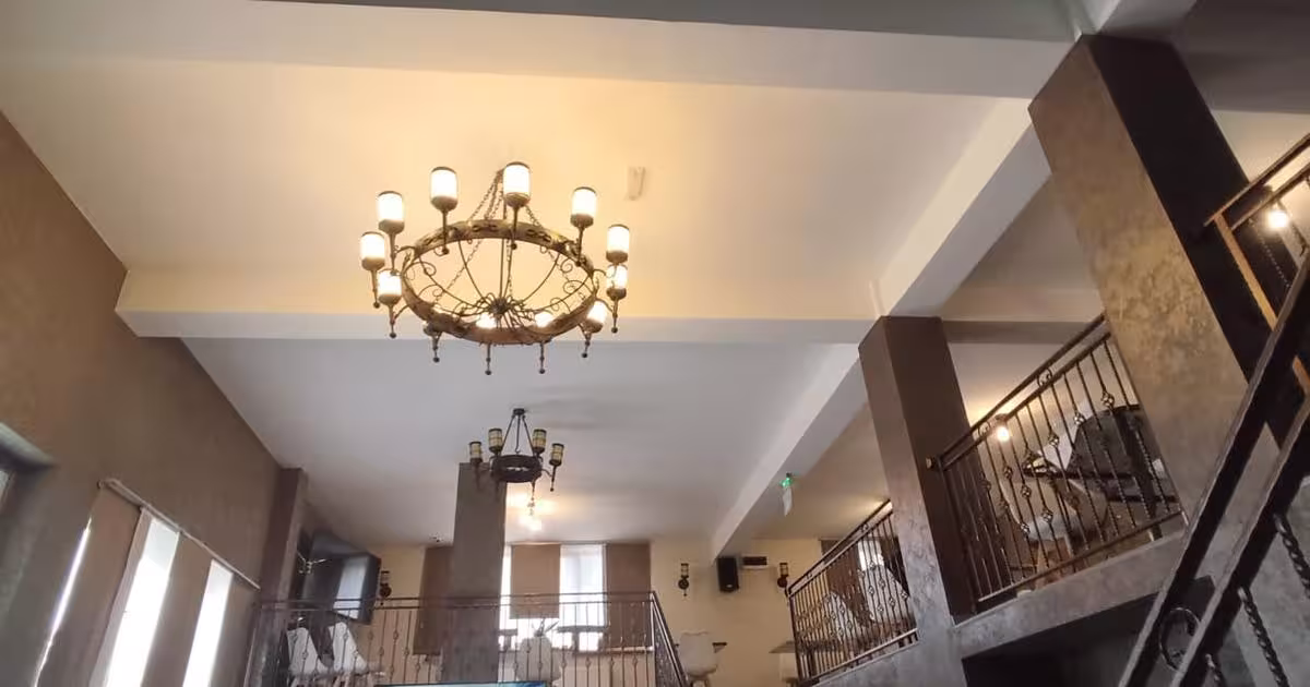 Casă cu 10 camere în zona Central, Toplița