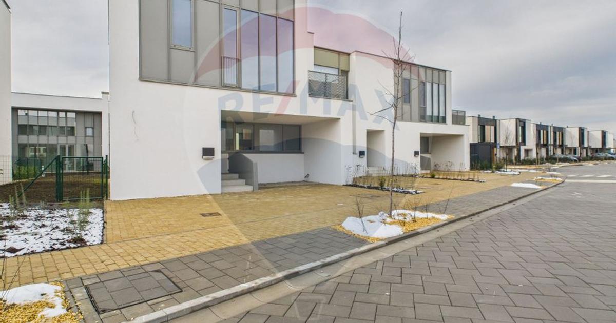 Casă cu 4 camere în Tunari