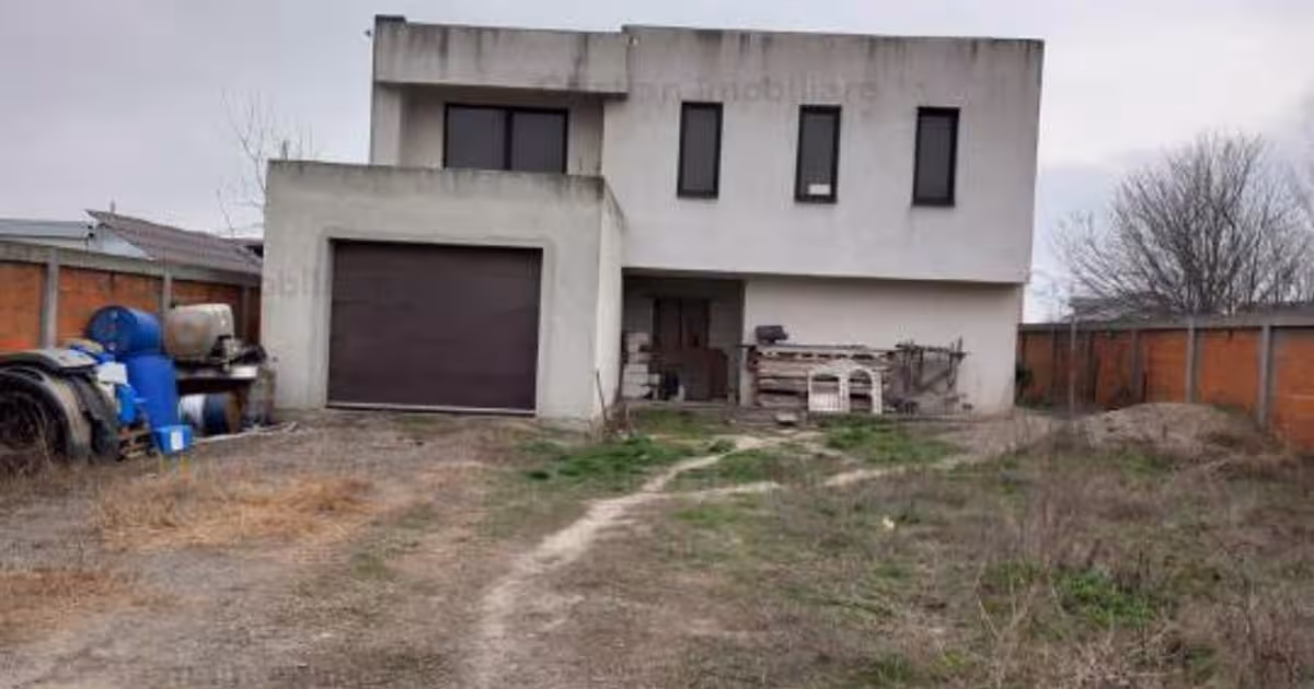 Casă cu 4 camere în Vărsătura