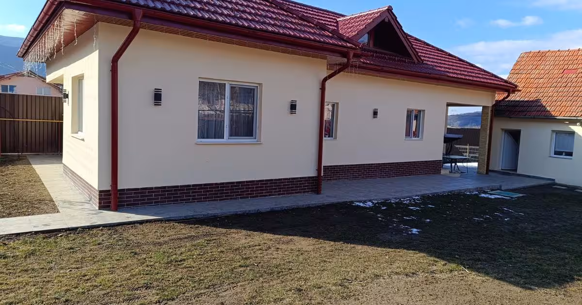 Casă 130 mp cu 3 camere în Vețel