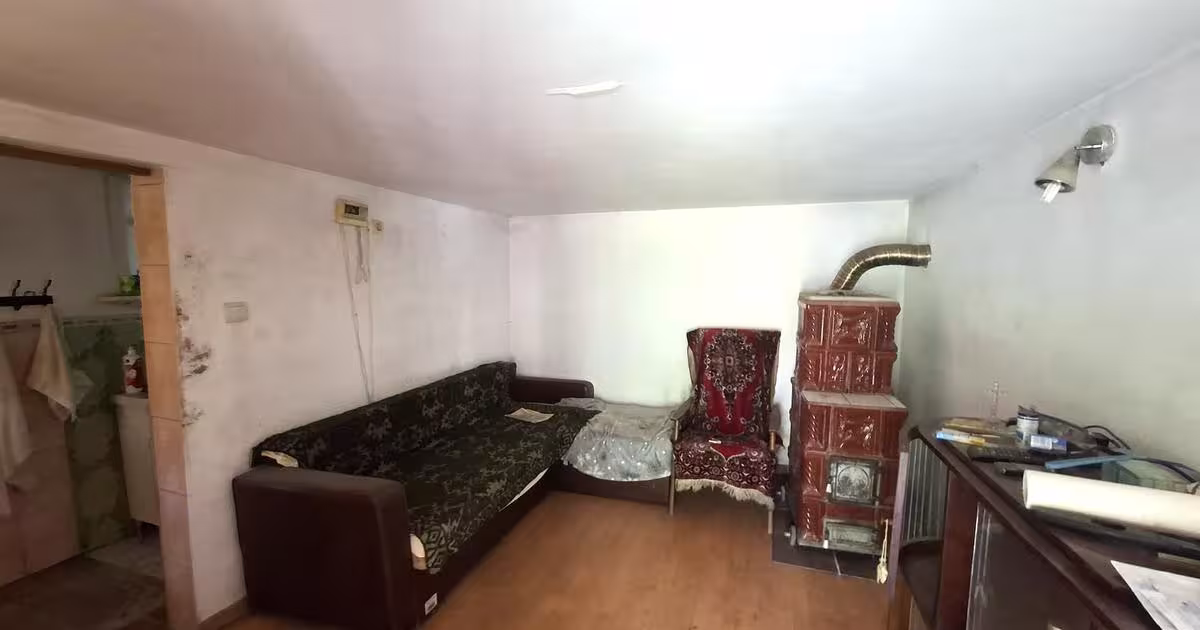 Casă cu 3 camere în Vulturu