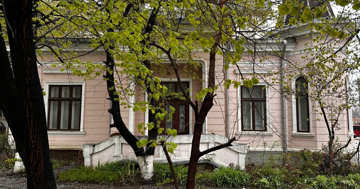 Casă individuală 180 mp cu 6 camere în zona Central, Botoșani