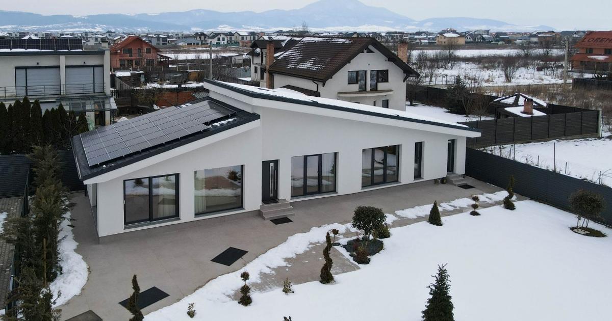 Casă individuală 100 mp cu 3 camere în Cristian