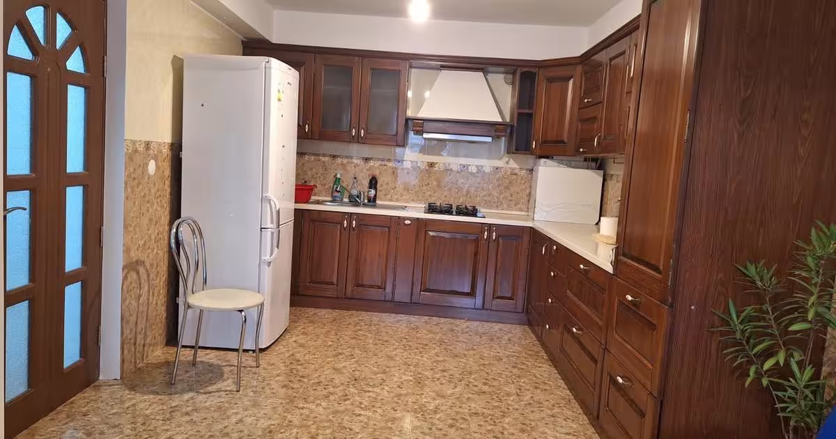 Casă individuală cu 4 camere în zona Central, Curtea de Argeș