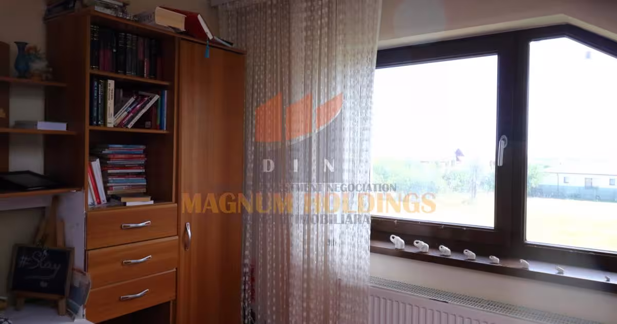 Casă individuală 260 mp cu 4 camere în Hințești