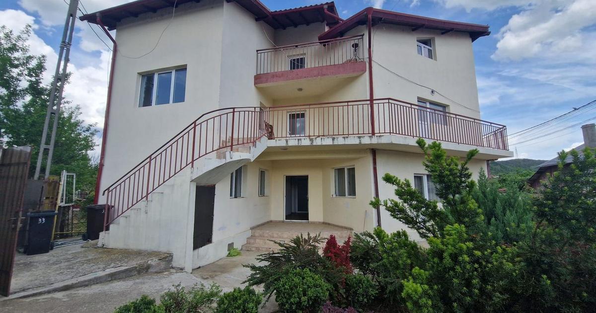 Casă individuală 350 mp cu 8 camere în Ștefănești