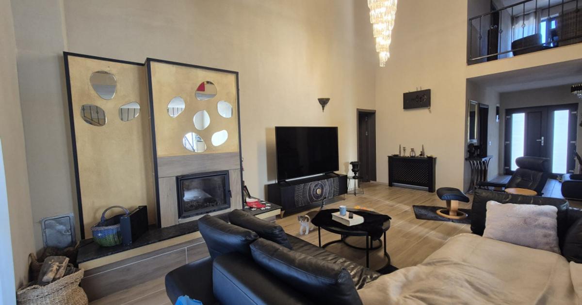 Casă individuală 200 mp cu 5 camere în Ștefănești